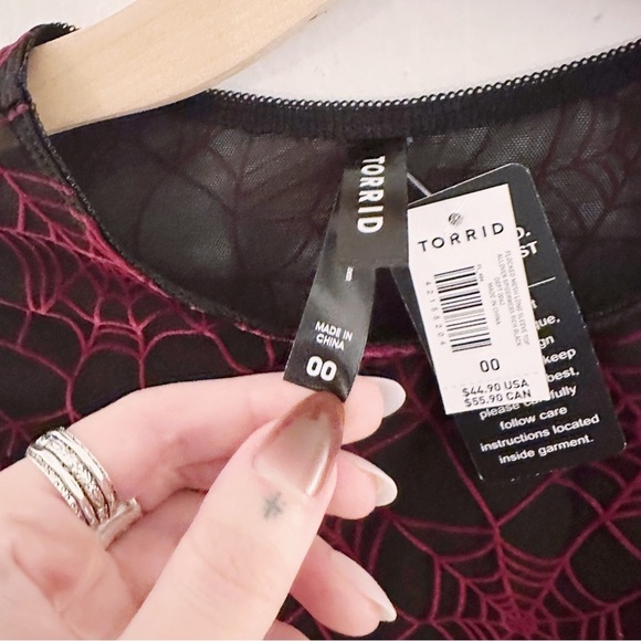 Torrid Flocked Mesh Long Sleeve Top Spider Webs Halloween Cropped Spooky - Picture 5 of 7